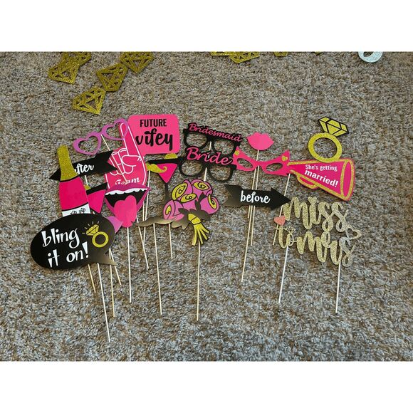 Bridal Shower Decoration Set, Banner, Streamers, Roses, Picture Props, - Picture 4 of 9